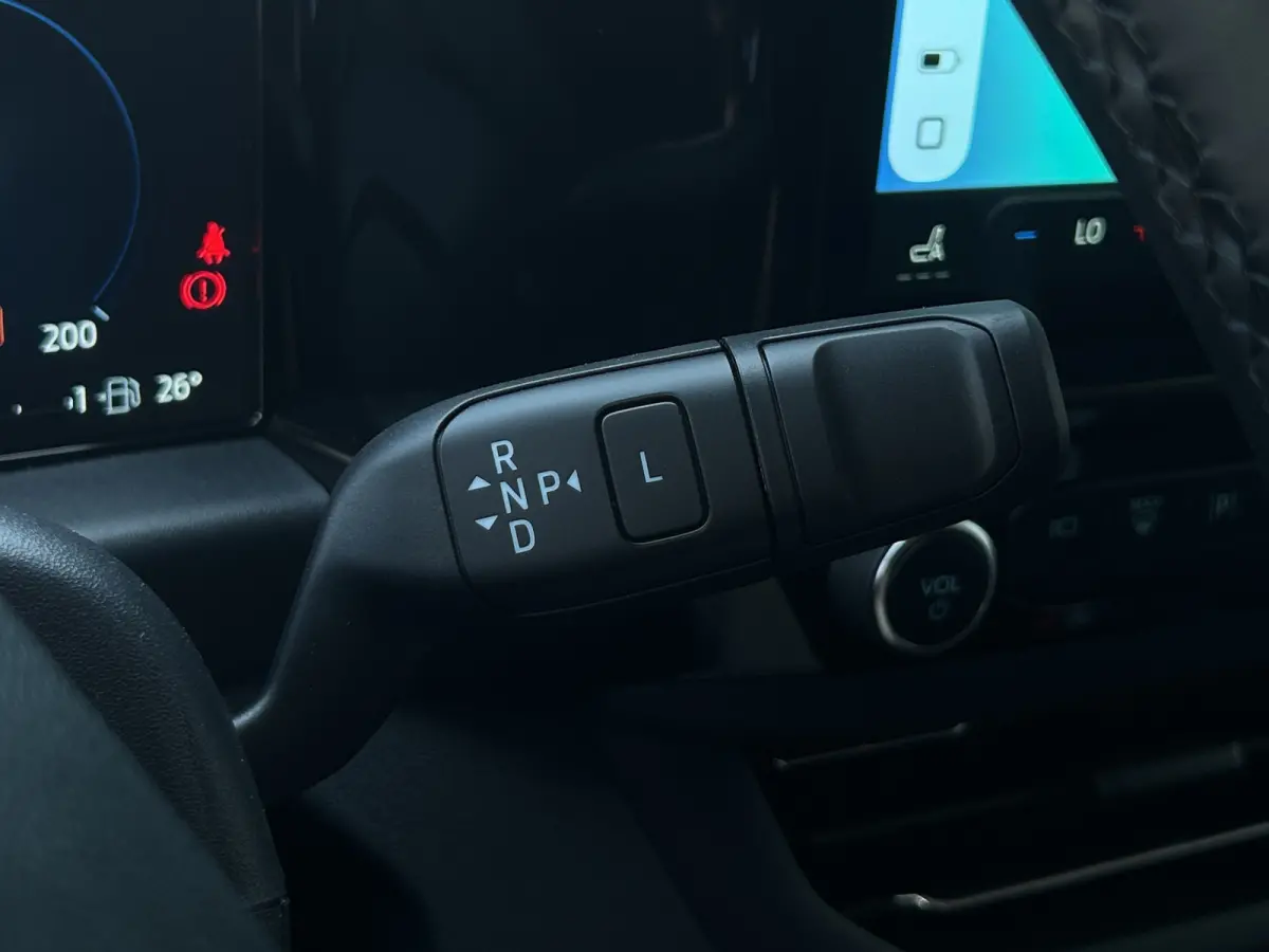 320 L2 Grey Platinum Plug-in Hybrid | 0,99% Financial Lease | Dubbel Cabine | Direct Leverbaar | Lederen Bekleding