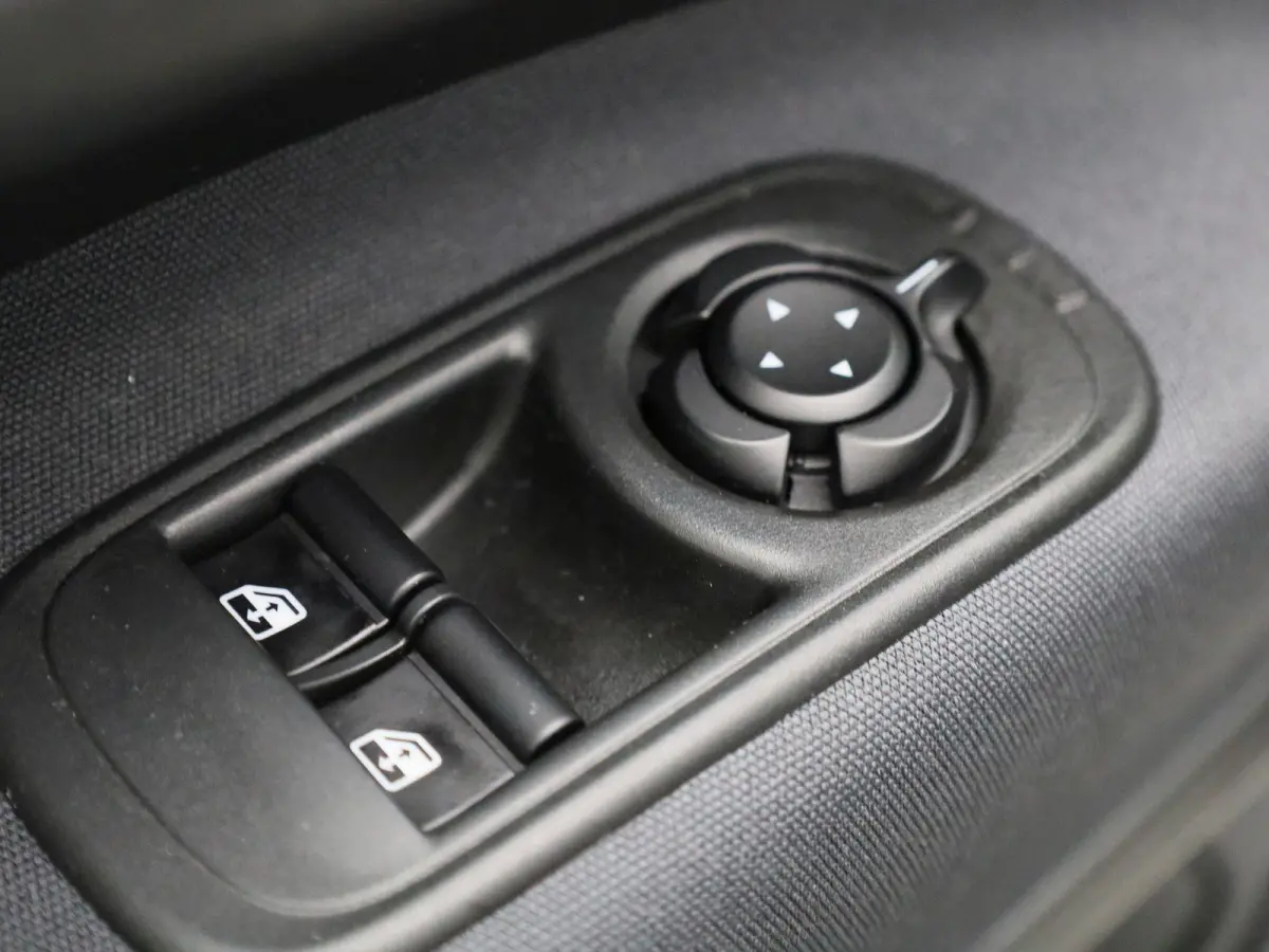 Icon 42 kWh APPLE/ANDROID CARPLAY - LICHTMETALEN VELGEN - NAVIGATIESYSTEEM - 12 MAANDEN BOVAG GARANTIE