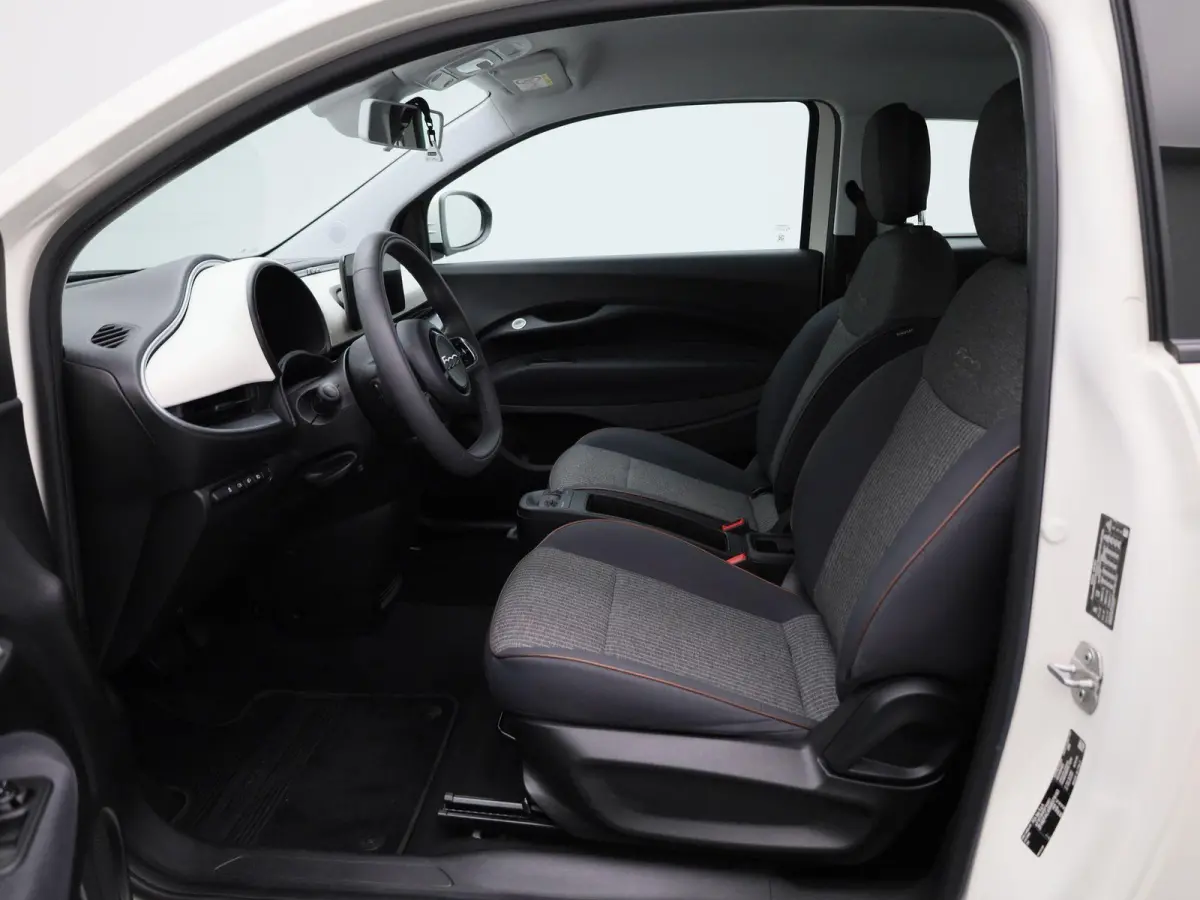 Icon 42 kWh APPLE/ANDROID CARPLAY - LICHTMETALEN VELGEN - NAVIGATIESYSTEEM - 12 MAANDEN BOVAG GARANTIE