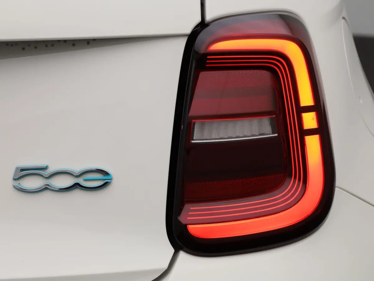 Icon 42 kWh APPLE/ANDROID CARPLAY - LICHTMETALEN VELGEN - NAVIGATIESYSTEEM - 12 MAANDEN BOVAG GARANTIE