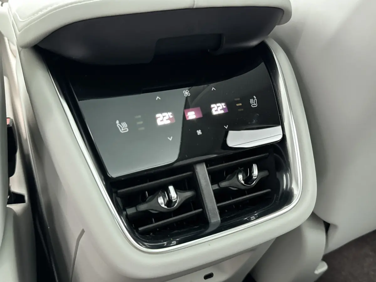 Twin Motor Performance Ultra 111kWh | 21" | Luchtvering | Bowers & Wilkins | Pilot Assist Pack | Climate | Trekhaak | Getint glas | Nordico Quilted