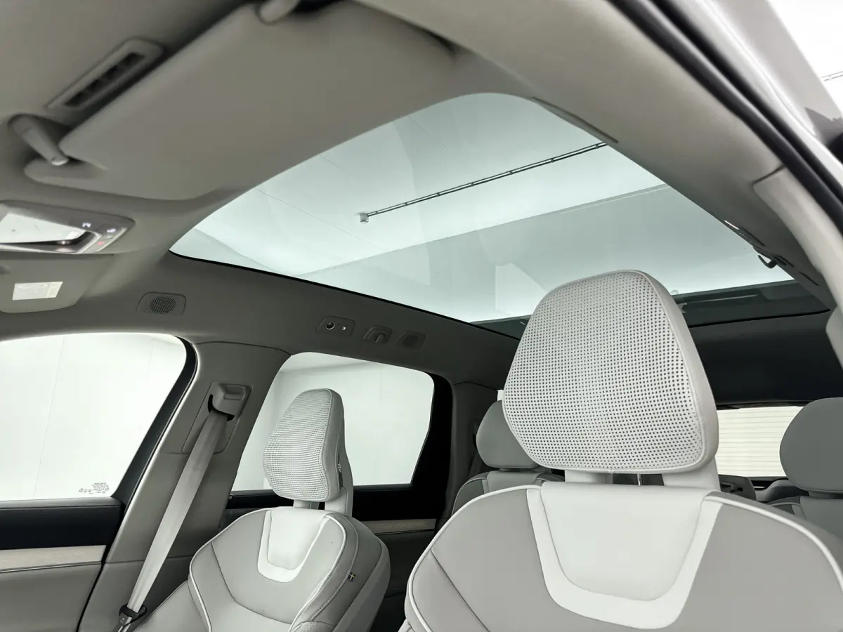 Twin Motor Performance Ultra 111kWh | 21" | Luchtvering | Bowers & Wilkins | Pilot Assist Pack | Climate | Trekhaak | Getint glas | Nordico Quilted