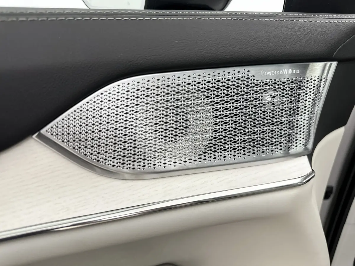 Twin Motor Performance Ultra 111kWh | 21" | Luchtvering | Bowers & Wilkins | Pilot Assist Pack | Climate | Trekhaak | Getint glas | Nordico Quilted