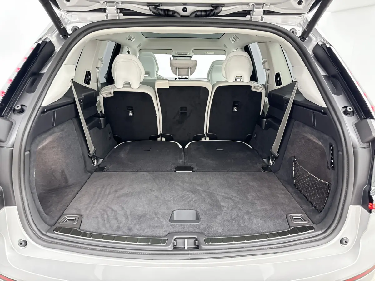 Twin Motor Performance Ultra 111kWh | 21" | Luchtvering | Bowers & Wilkins | Pilot Assist Pack | Climate | Trekhaak | Getint glas | Nordico Quilted