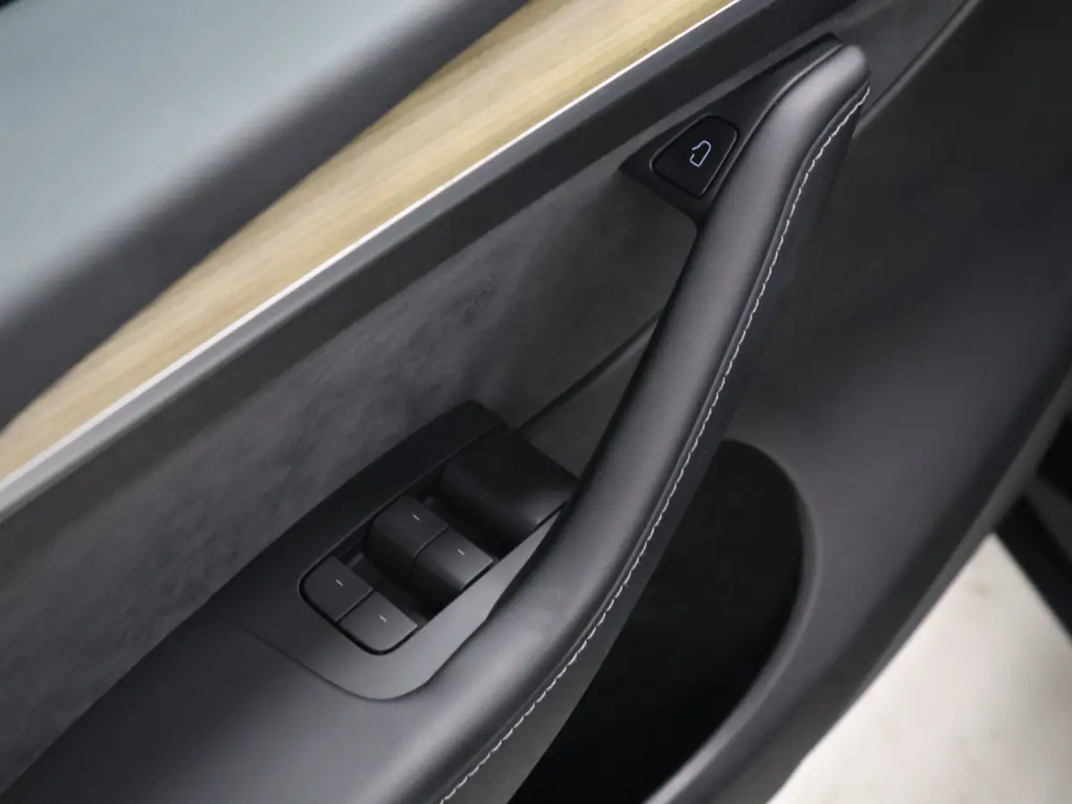 RWD 58 kWh [PANORAMADAK, ELEKTRISCHE STOELEN, PDC, CAMERA, STOELVERWARMING, STUURVERWARMING, KEYLESS ENTRY, KEYLESS START, DODEHOEKDETECTIE, CLIMATE CONTROL, NIEUWSTAAT]