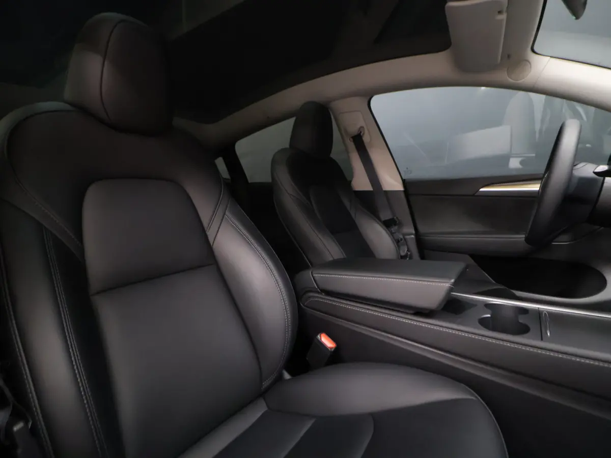 RWD 58 kWh [PANORAMADAK, ELEKTRISCHE STOELEN, PDC, CAMERA, STOELVERWARMING, STUURVERWARMING, KEYLESS ENTRY, KEYLESS START, DODEHOEKDETECTIE, CLIMATE CONTROL, NIEUWSTAAT]