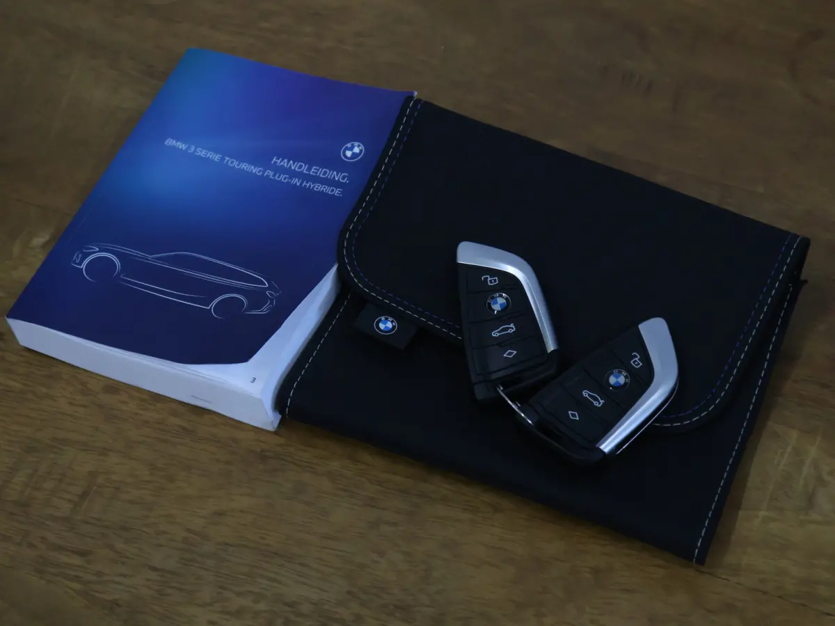 320e Business Edition Sport Plus [APPLE CARPLAY, ANDROID, TREKHAAK, STOELVERWARMING, CRUISE, ELEKTRISCHE ACHTERKLEP, DIGITAL DASH, NAVIGATIE, NIEUWSTAAT]