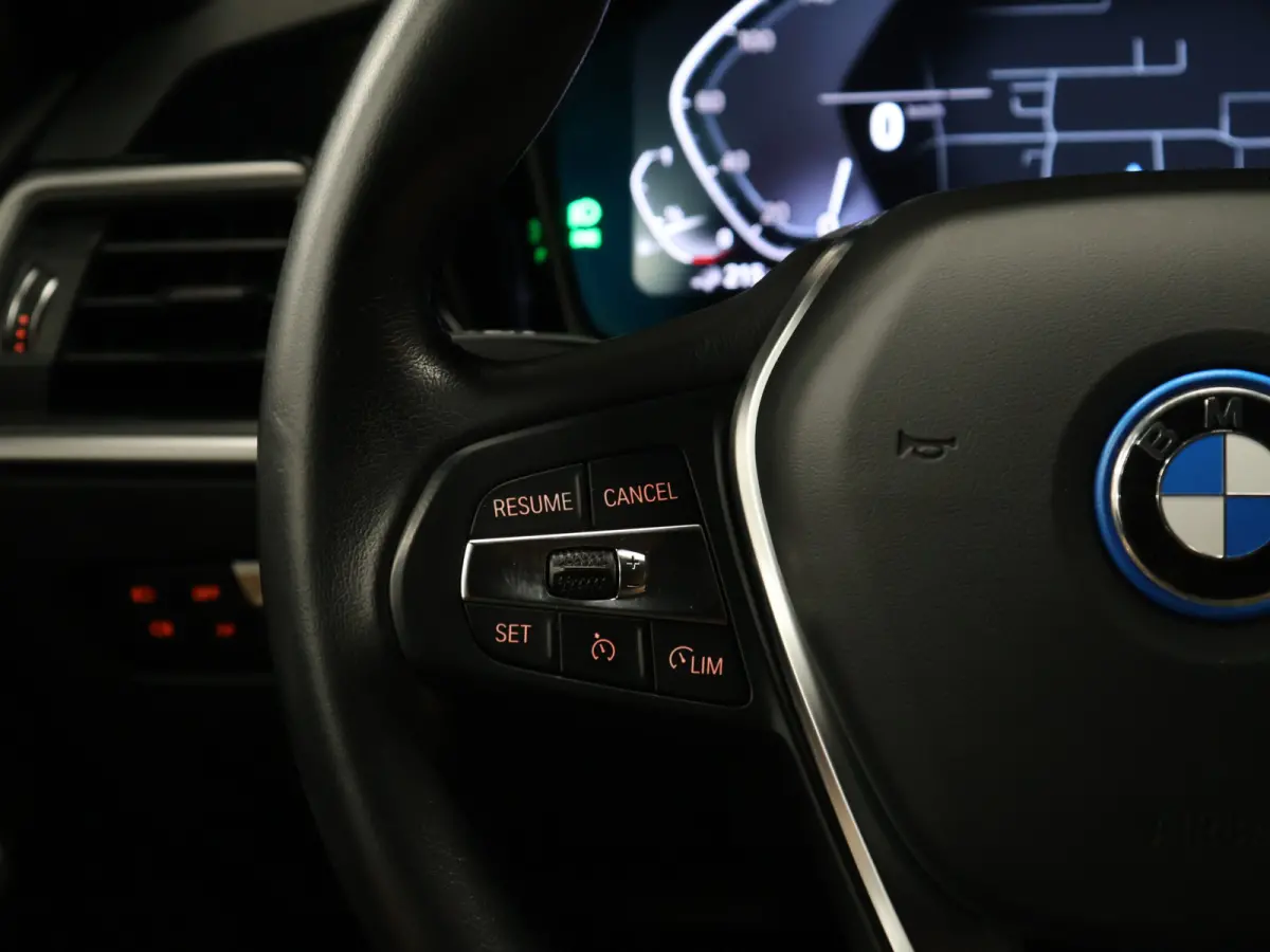 320e Business Edition Sport Plus [APPLE CARPLAY, ANDROID, TREKHAAK, STOELVERWARMING, CRUISE, ELEKTRISCHE ACHTERKLEP, DIGITAL DASH, NAVIGATIE, NIEUWSTAAT]
