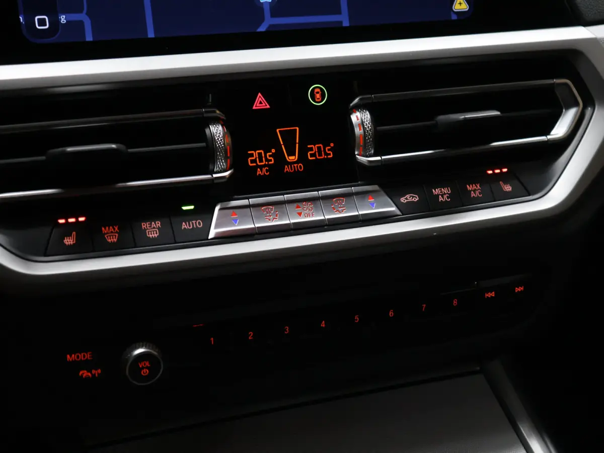 320e Business Edition Sport Plus [APPLE CARPLAY, ANDROID, TREKHAAK, STOELVERWARMING, CRUISE, ELEKTRISCHE ACHTERKLEP, DIGITAL DASH, NAVIGATIE, NIEUWSTAAT]
