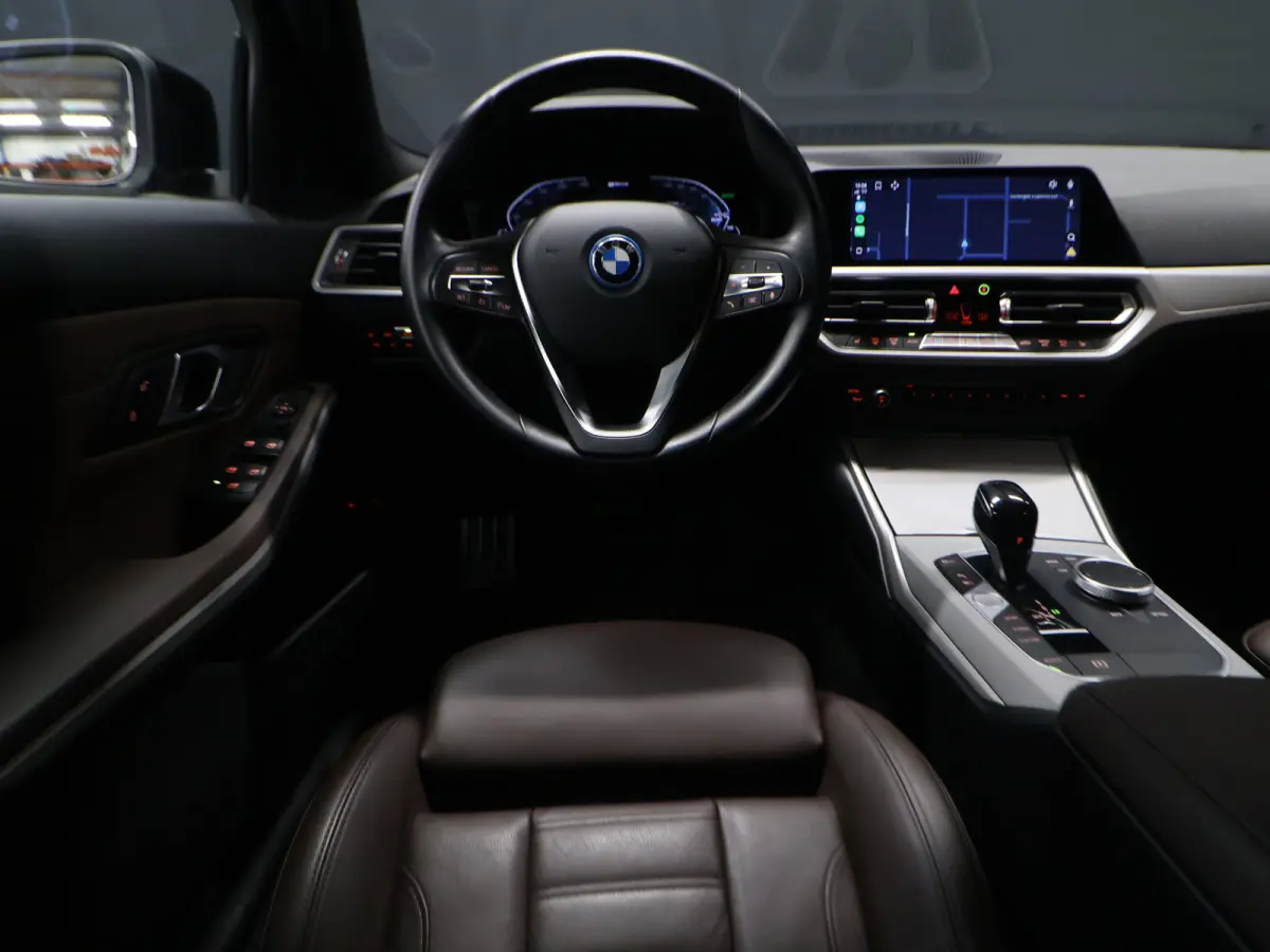 320e Business Edition Sport Plus [APPLE CARPLAY, ANDROID, TREKHAAK, STOELVERWARMING, CRUISE, ELEKTRISCHE ACHTERKLEP, DIGITAL DASH, NAVIGATIE, NIEUWSTAAT]
