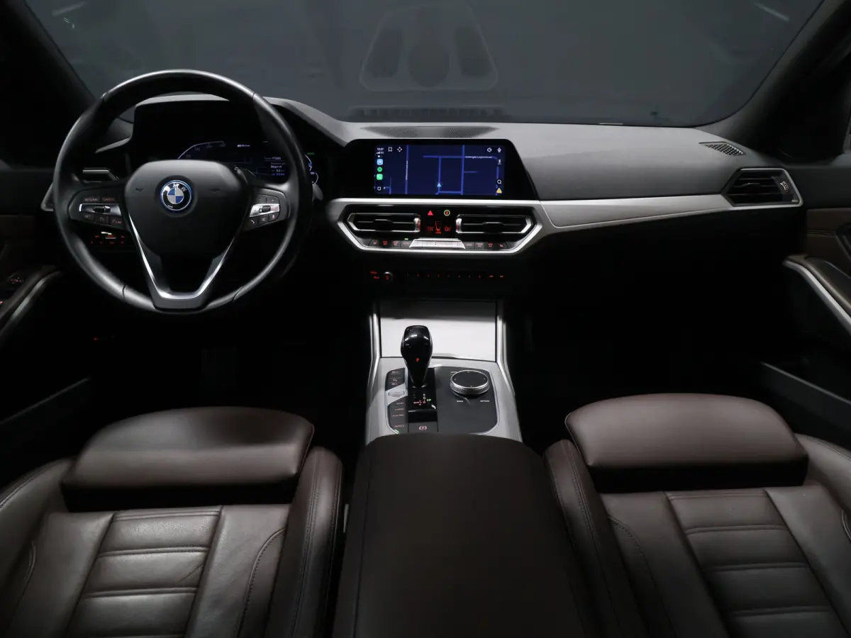 320e Business Edition Sport Plus [APPLE CARPLAY, ANDROID, TREKHAAK, STOELVERWARMING, CRUISE, ELEKTRISCHE ACHTERKLEP, DIGITAL DASH, NAVIGATIE, NIEUWSTAAT]