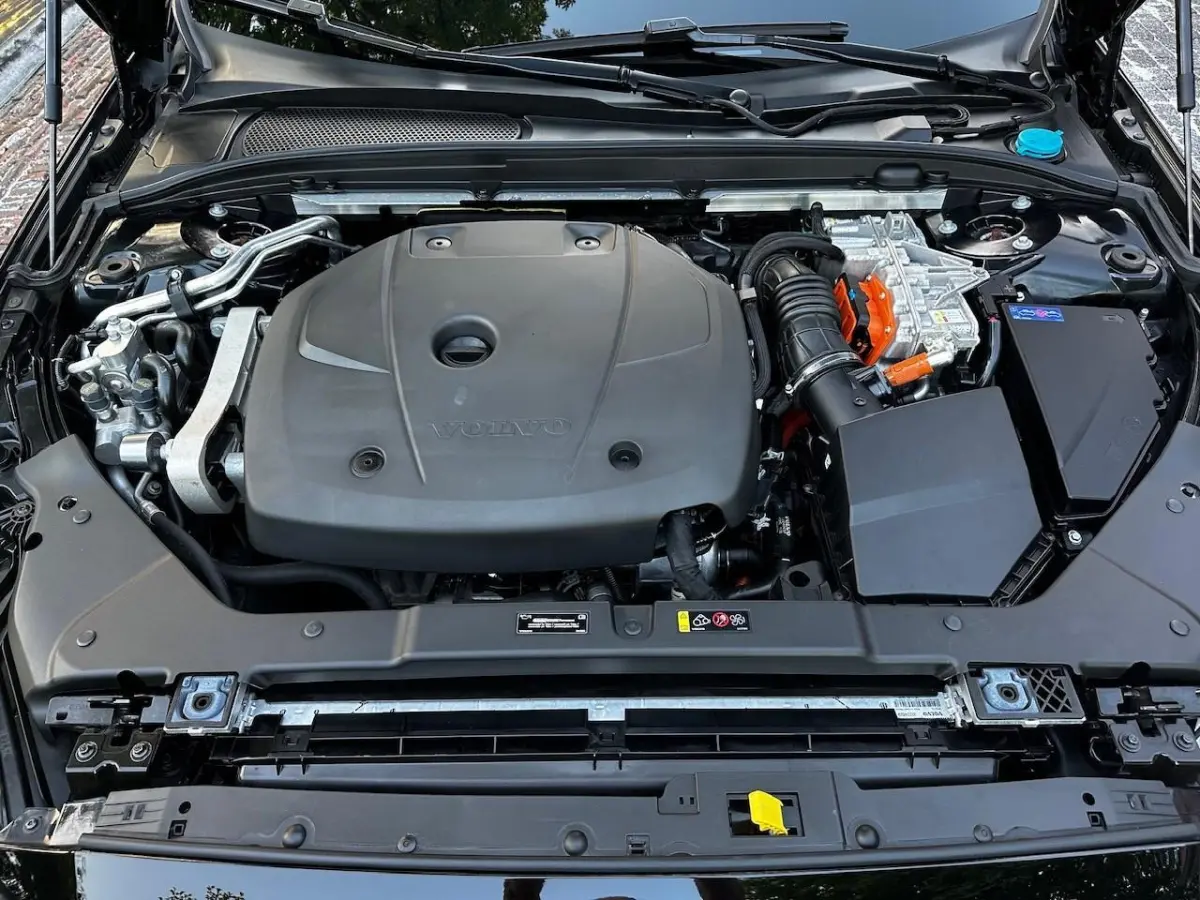 2.0 T6 Recharge AWD R-Design