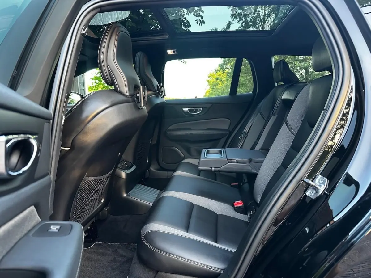 2.0 T6 Recharge AWD R-Design