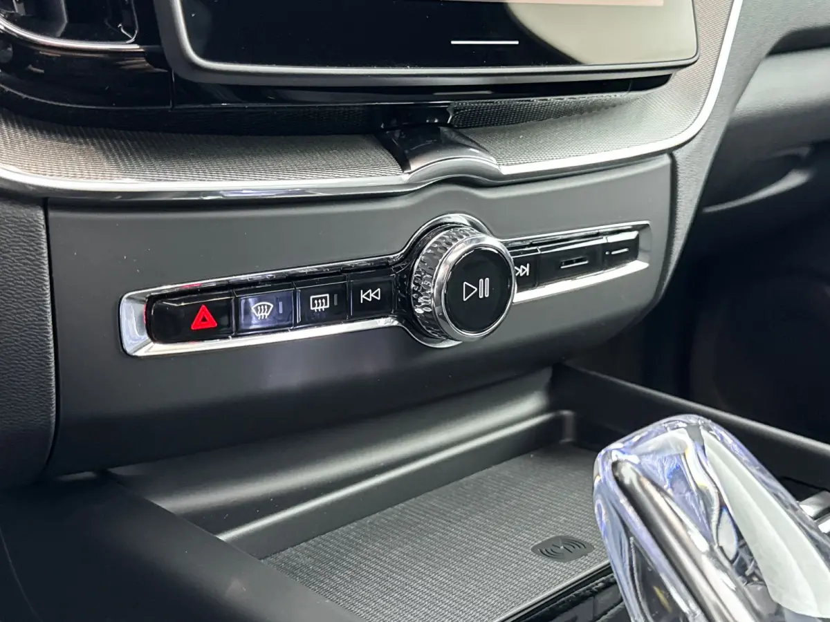 T6 Recharge Plus Black Edition | 21" | Panoramadak | Head Up | 360 Camera | Trekhaak | Harman Kardon | Full LED | Elektr. verst. Sportstoelen | Adaptieve Cruise | BLIS | Stoel/Stuur/Achterba