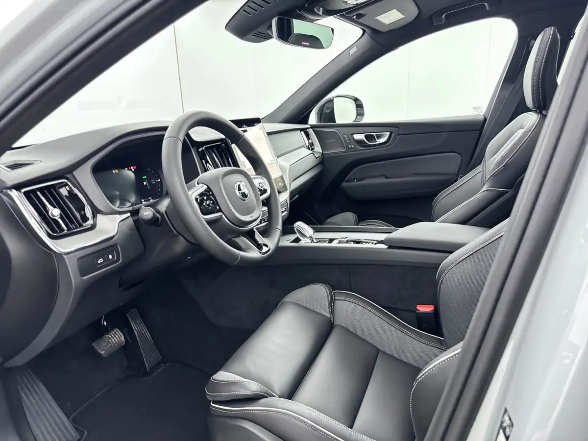 T6 Recharge Plus Black Edition | 21" | Panoramadak | Head Up | 360 Camera | Trekhaak | Harman Kardon | Full LED | Elektr. verst. Sportstoelen | Adaptieve Cruise | BLIS | Stoel/Stuur/Achterba