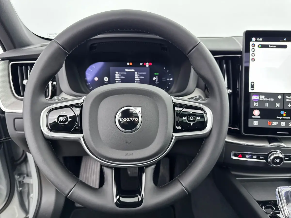 T6 Recharge Plus Black Edition | 21" | Panoramadak | Head Up | 360 Camera | Trekhaak | Harman Kardon | Full LED | Elektr. verst. Sportstoelen | Adaptieve Cruise | BLIS | Stoel/Stuur/Achterba