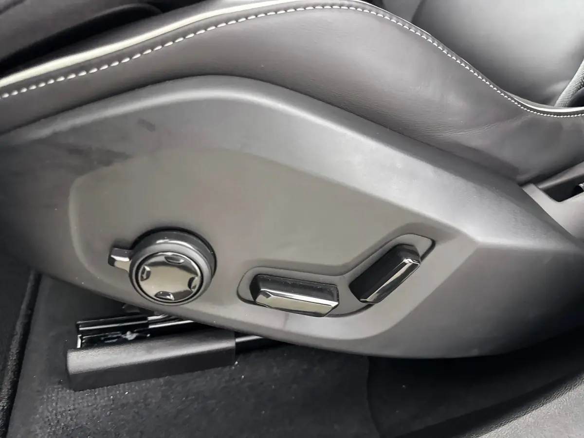 T6 Recharge Plus Black Edition | 21" | Panoramadak | Head Up | 360 Camera | Trekhaak | Harman Kardon | Full LED | Elektr. verst. Sportstoelen | Adaptieve Cruise | BLIS | Stoel/Stuur/Achterba