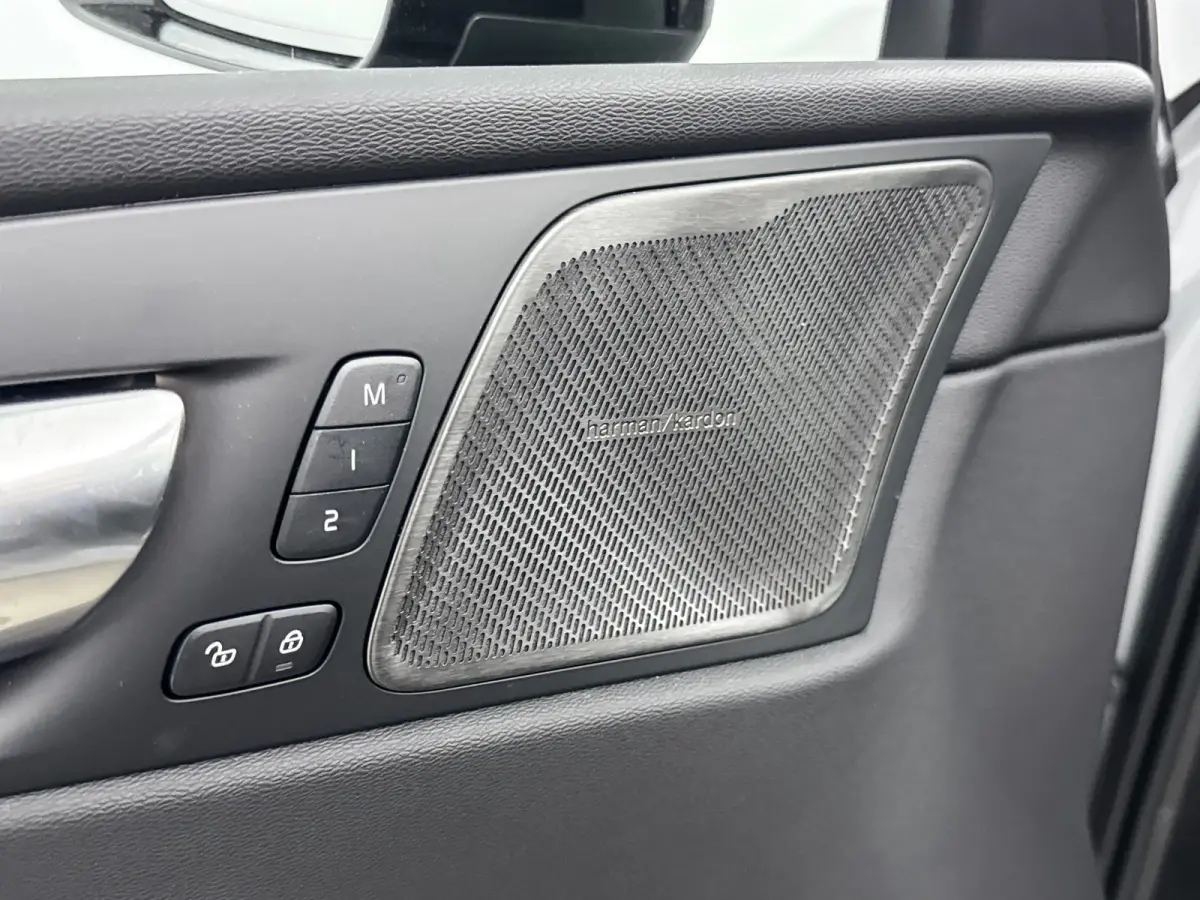 T6 Recharge Plus Black Edition | 21" | Panoramadak | Head Up | 360 Camera | Trekhaak | Harman Kardon | Full LED | Elektr. verst. Sportstoelen | Adaptieve Cruise | BLIS | Stoel/Stuur/Achterba