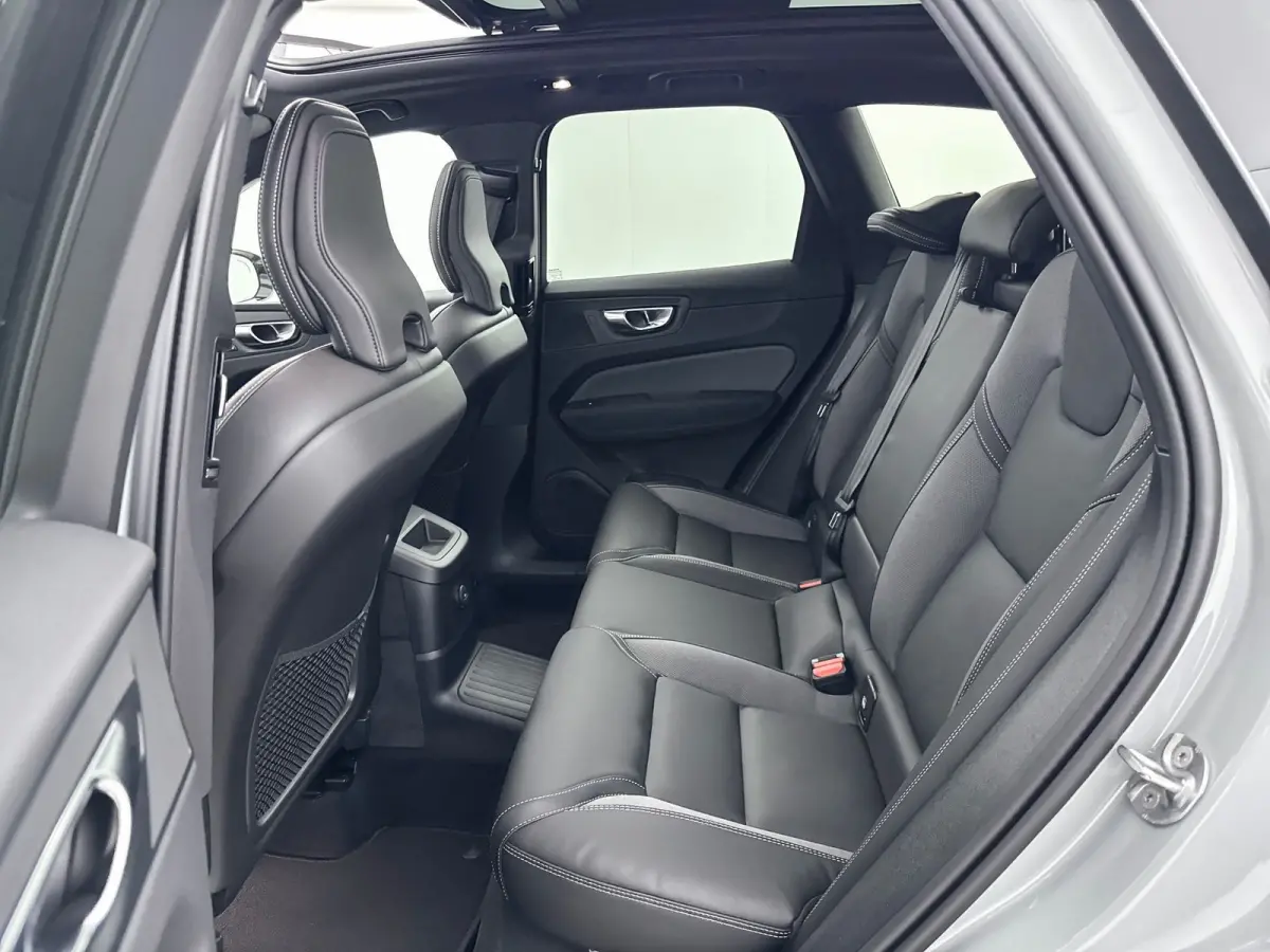 T6 Recharge Plus Black Edition | 21" | Panoramadak | Head Up | 360 Camera | Trekhaak | Harman Kardon | Full LED | Elektr. verst. Sportstoelen | Adaptieve Cruise | BLIS | Stoel/Stuur/Achterba
