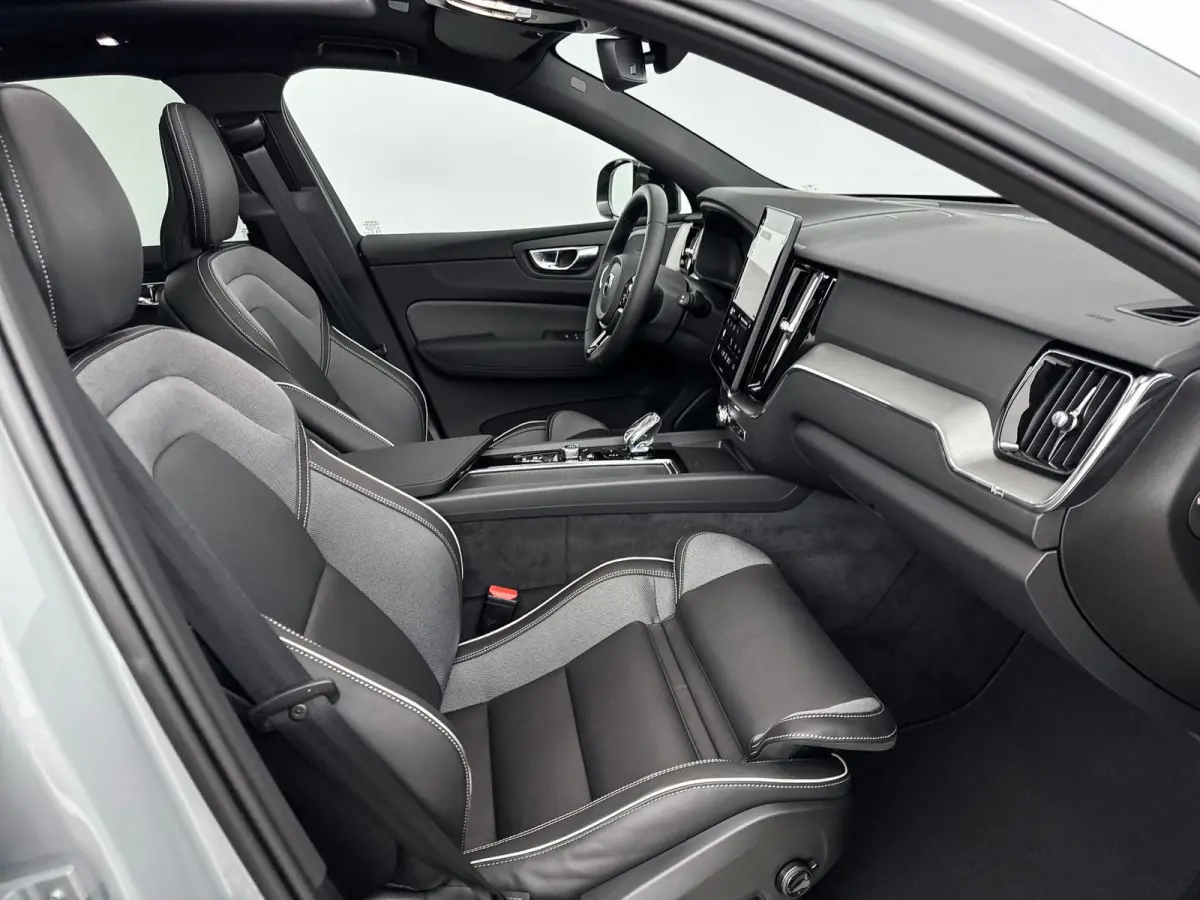 T6 Recharge Plus Black Edition | 21" | Panoramadak | Head Up | 360 Camera | Trekhaak | Harman Kardon | Full LED | Elektr. verst. Sportstoelen | Adaptieve Cruise | BLIS | Stoel/Stuur/Achterba