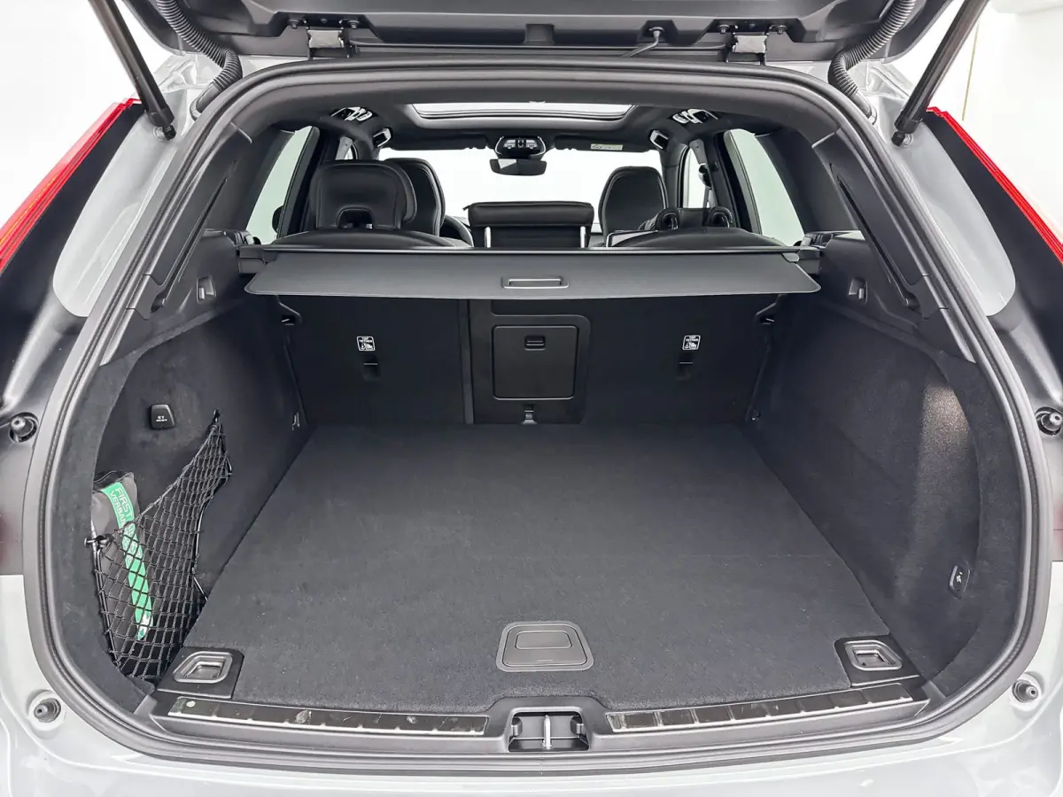 T6 Recharge Plus Black Edition | 21" | Panoramadak | Head Up | 360 Camera | Trekhaak | Harman Kardon | Full LED | Elektr. verst. Sportstoelen | Adaptieve Cruise | BLIS | Stoel/Stuur/Achterba
