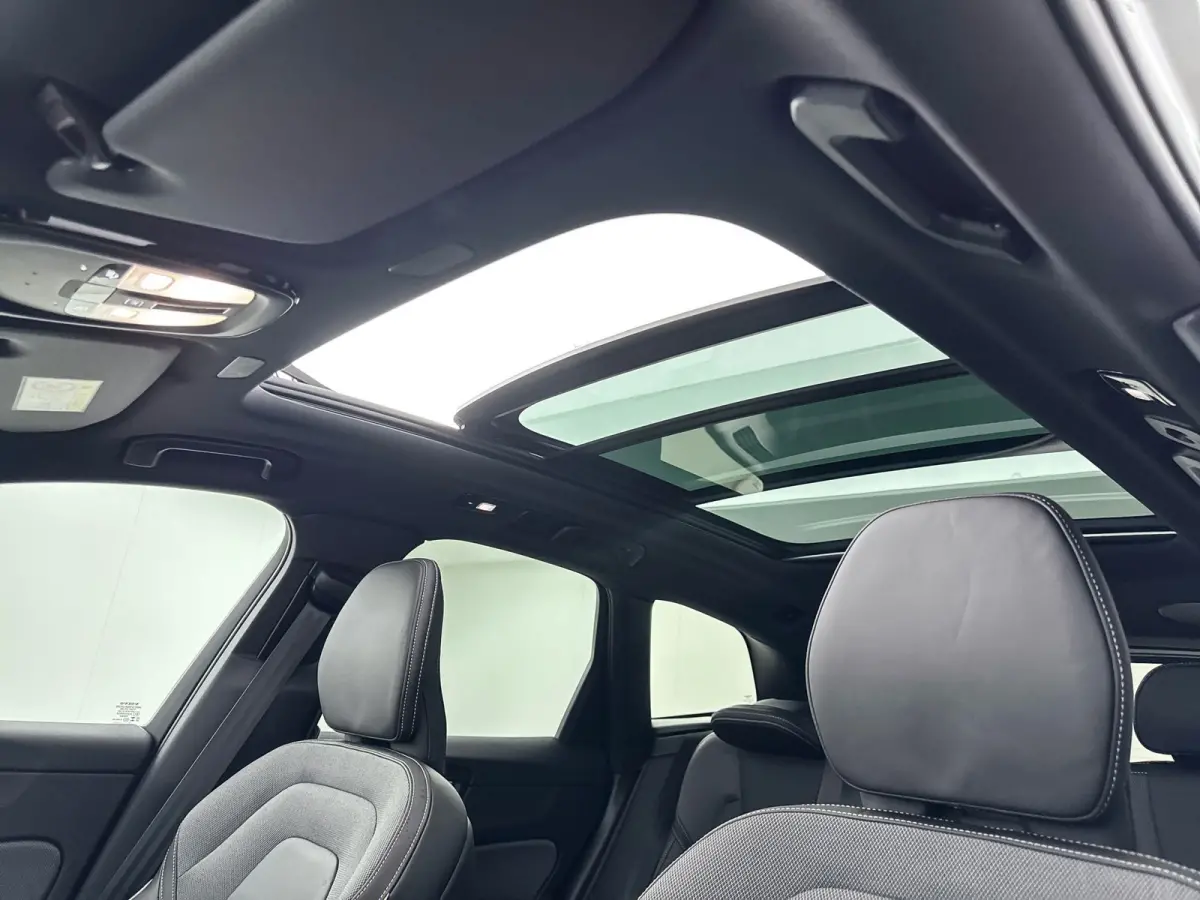 T6 Recharge Plus Black Edition | 21" | Panoramadak | Head Up | 360 Camera | Trekhaak | Harman Kardon | Full LED | Elektr. verst. Sportstoelen | Adaptieve Cruise | BLIS | Stoel/Stuur/Achterba