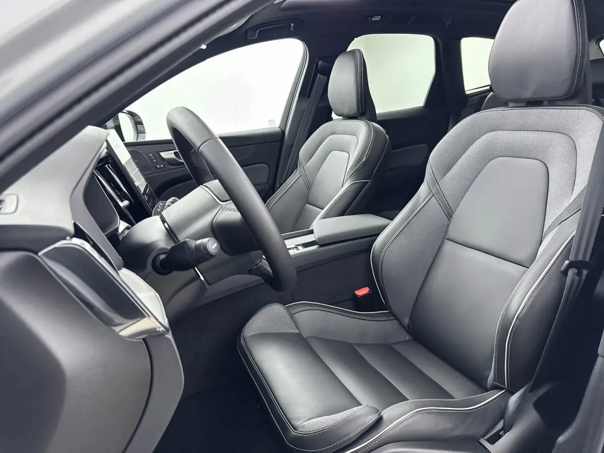 T6 Recharge Plus Black Edition | 21" | Panoramadak | Head Up | 360 Camera | Trekhaak | Harman Kardon | Full LED | Elektr. verst. Sportstoelen | Adaptieve Cruise | BLIS | Stoel/Stuur/Achterba