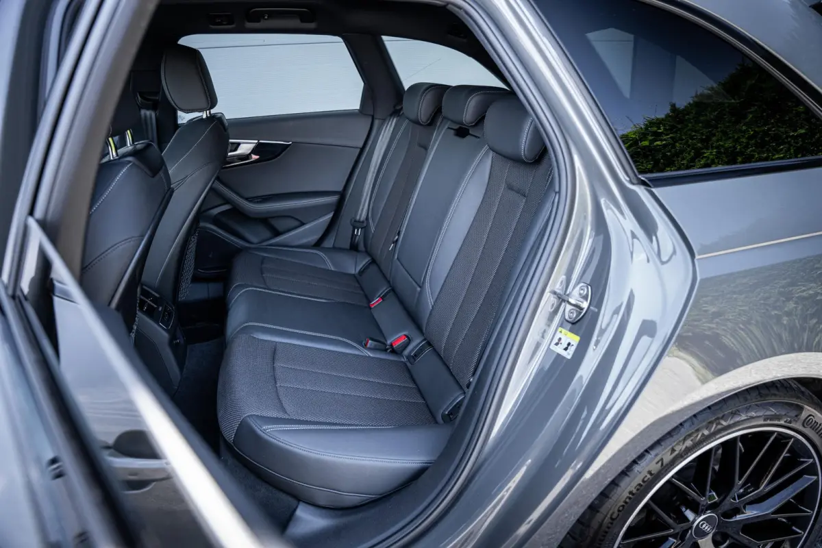 2.0 35 TFSI S-Line Competition NL-auto|Matrix|Chronosgrijs|Elek-Trekhaak|ACC|Camera|Carplay|1e-eig.