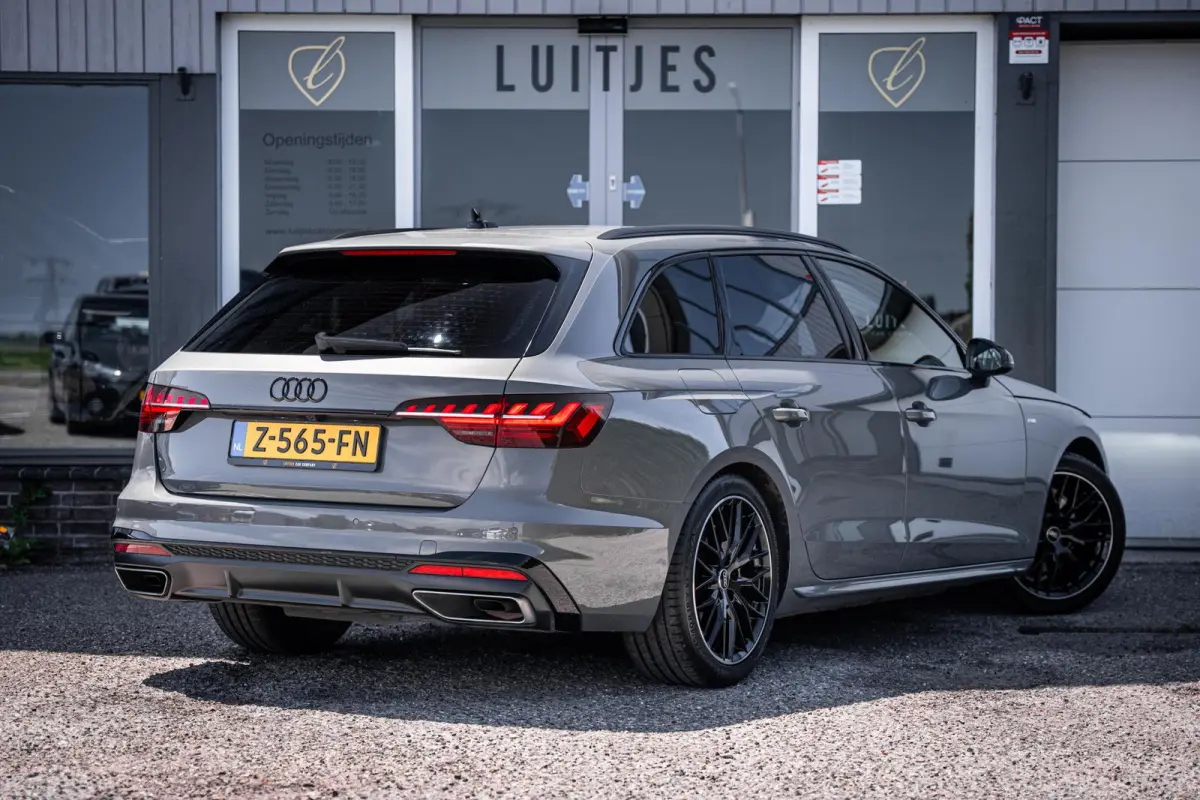 2.0 35 TFSI S-Line Competition NL-auto|Matrix|Chronosgrijs|Elek-Trekhaak|ACC|Camera|Carplay|1e-eig.