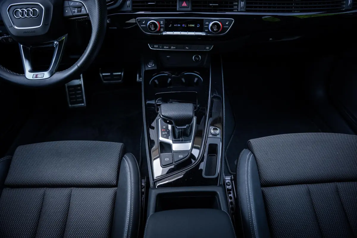 2.0 35 TFSI S-Line Competition NL-auto|Matrix|Chronosgrijs|Elek-Trekhaak|ACC|Camera|Carplay|1e-eig.
