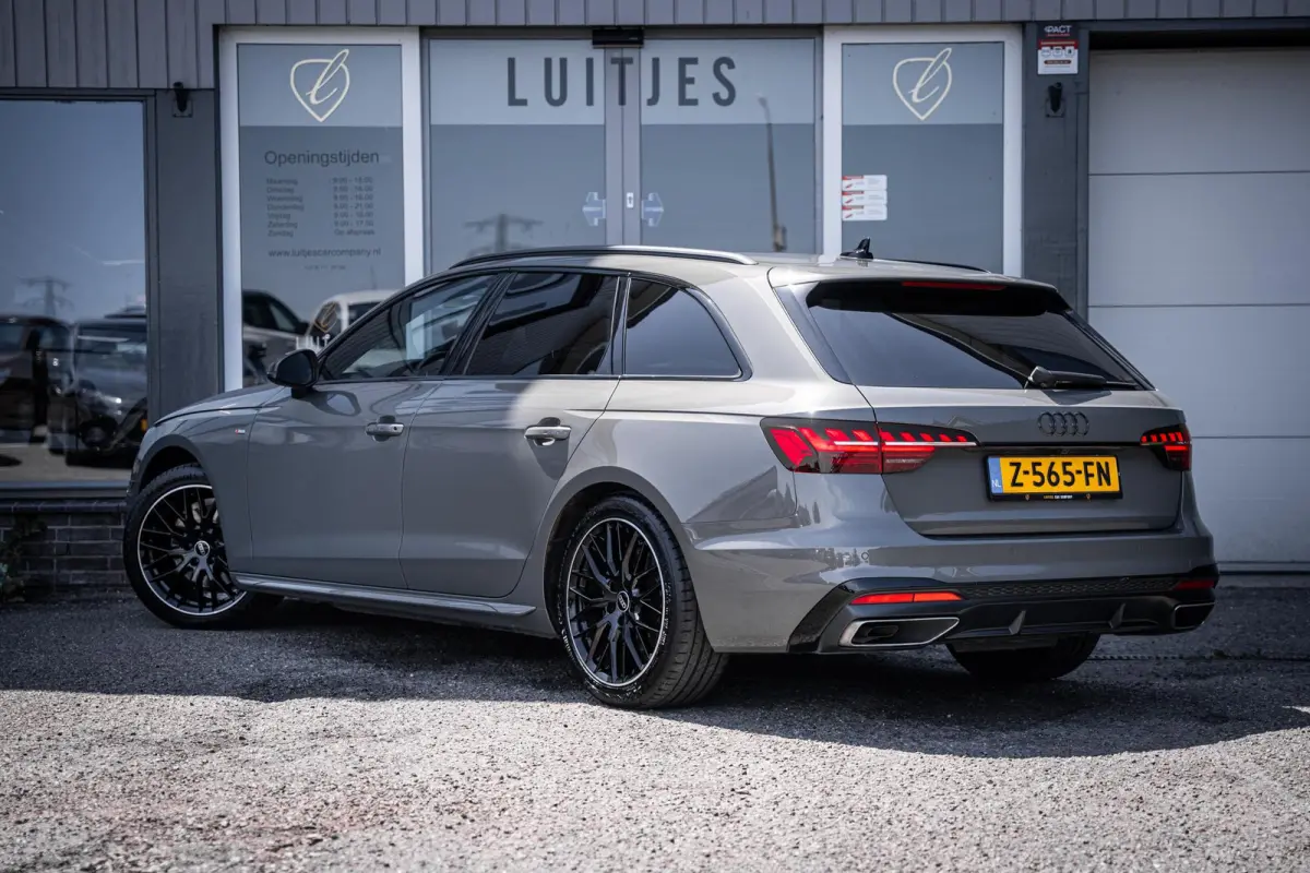 2.0 35 TFSI S-Line Competition NL-auto|Matrix|Chronosgrijs|Elek-Trekhaak|ACC|Camera|Carplay|1e-eig.