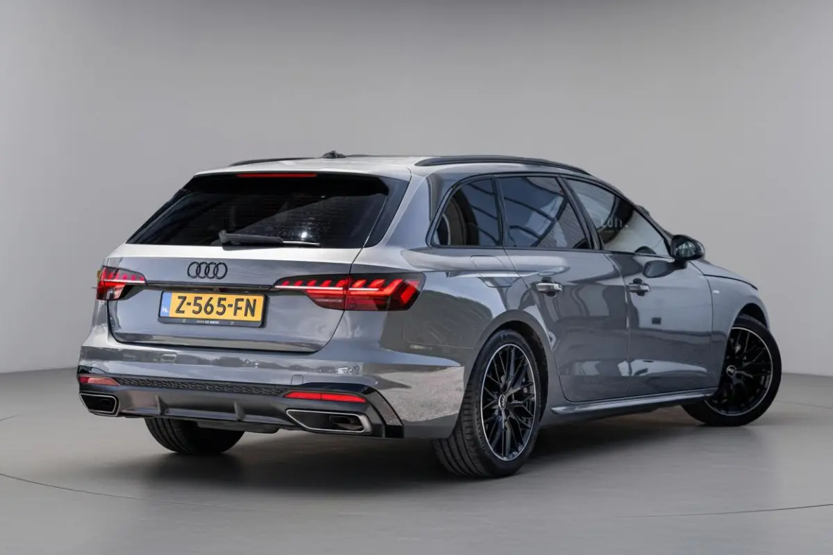 2.0 35 TFSI S-Line Competition NL-auto|Matrix|Chronosgrijs|Elek-Trekhaak|ACC|Camera|Carplay|1e-eig.