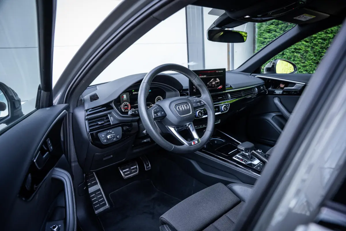 2.0 35 TFSI S-Line Competition NL-auto|Matrix|Chronosgrijs|Elek-Trekhaak|ACC|Camera|Carplay|1e-eig.