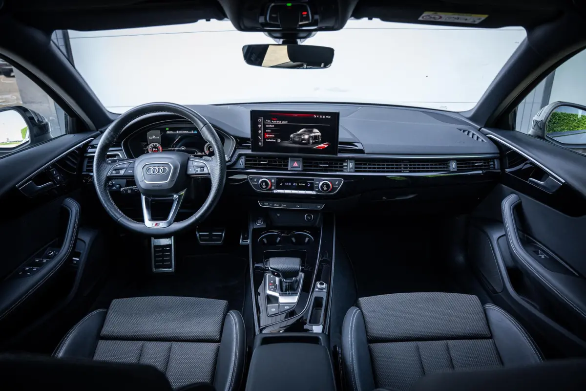 2.0 35 TFSI S-Line Competition NL-auto|Matrix|Chronosgrijs|Elek-Trekhaak|ACC|Camera|Carplay|1e-eig.