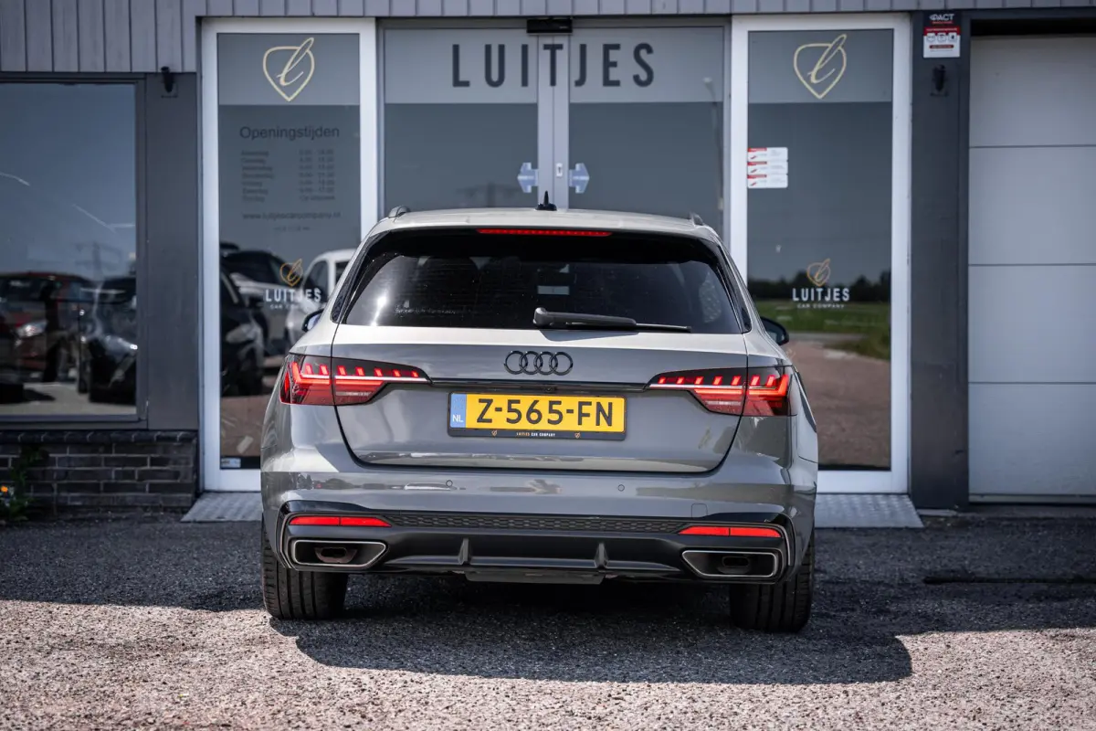2.0 35 TFSI S-Line Competition NL-auto|Matrix|Chronosgrijs|Elek-Trekhaak|ACC|Camera|Carplay|1e-eig.