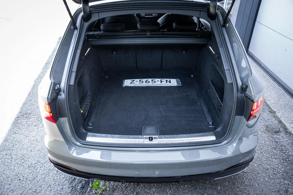 2.0 35 TFSI S-Line Competition NL-auto|Matrix|Chronosgrijs|Elek-Trekhaak|ACC|Camera|Carplay|1e-eig.