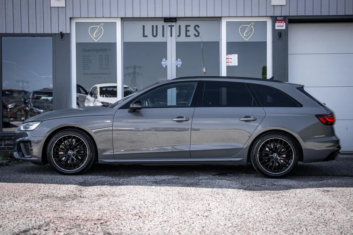 2.0 35 TFSI S-Line Competition NL-auto|Matrix|Chronosgrijs|Elek-Trekhaak|ACC|Camera|Carplay|1e-eig.