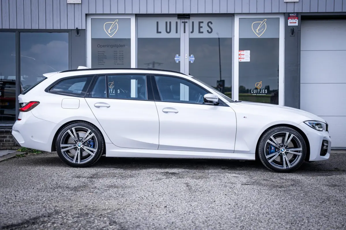 330i 258pk M-Sport Org.NL|Pano|H/K|HuD|360°|Trekhaak|Memory|Laser|Carplay|Elek-A.klep|NAP