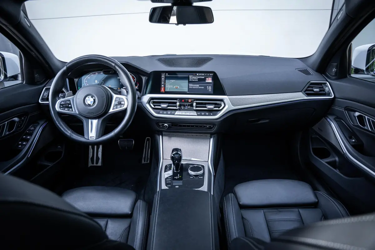 330i 258pk M-Sport Org.NL|Pano|H/K|HuD|360°|Trekhaak|Memory|Laser|Carplay|Elek-A.klep|NAP