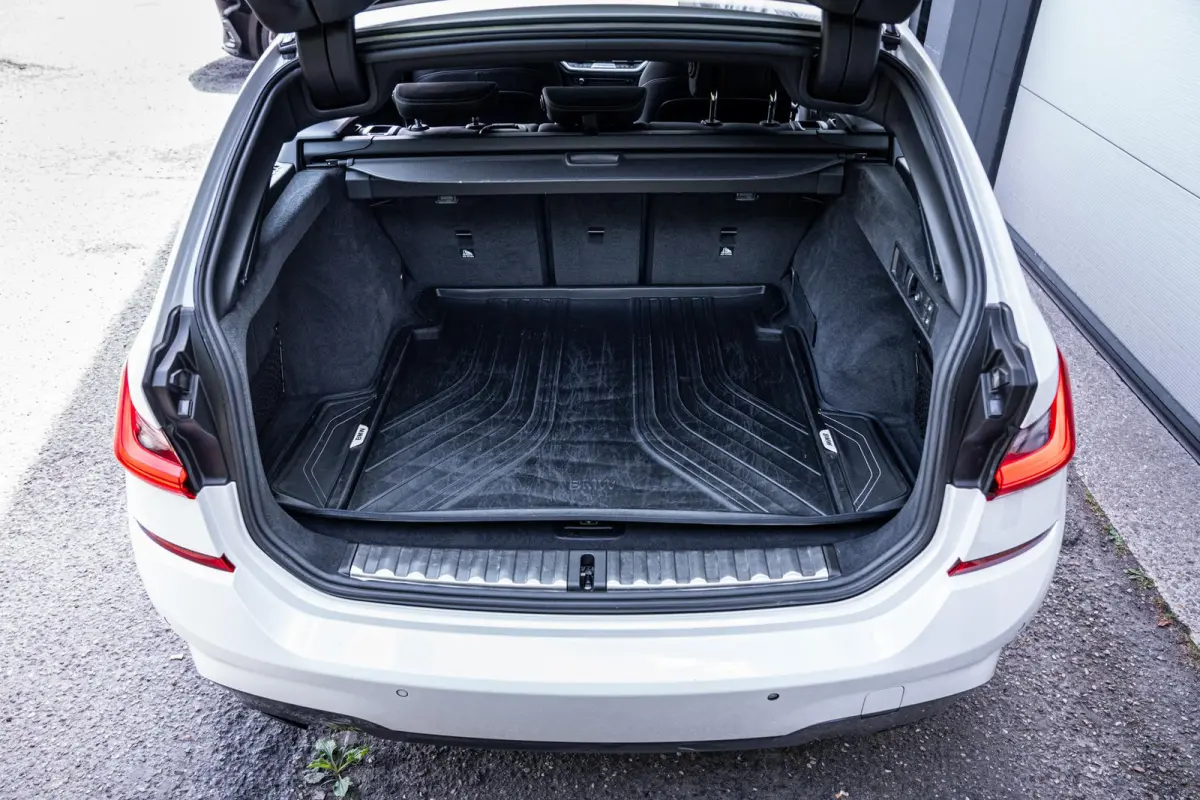 330i 258pk M-Sport Org.NL|Pano|H/K|HuD|360°|Trekhaak|Memory|Laser|Carplay|Elek-A.klep|NAP