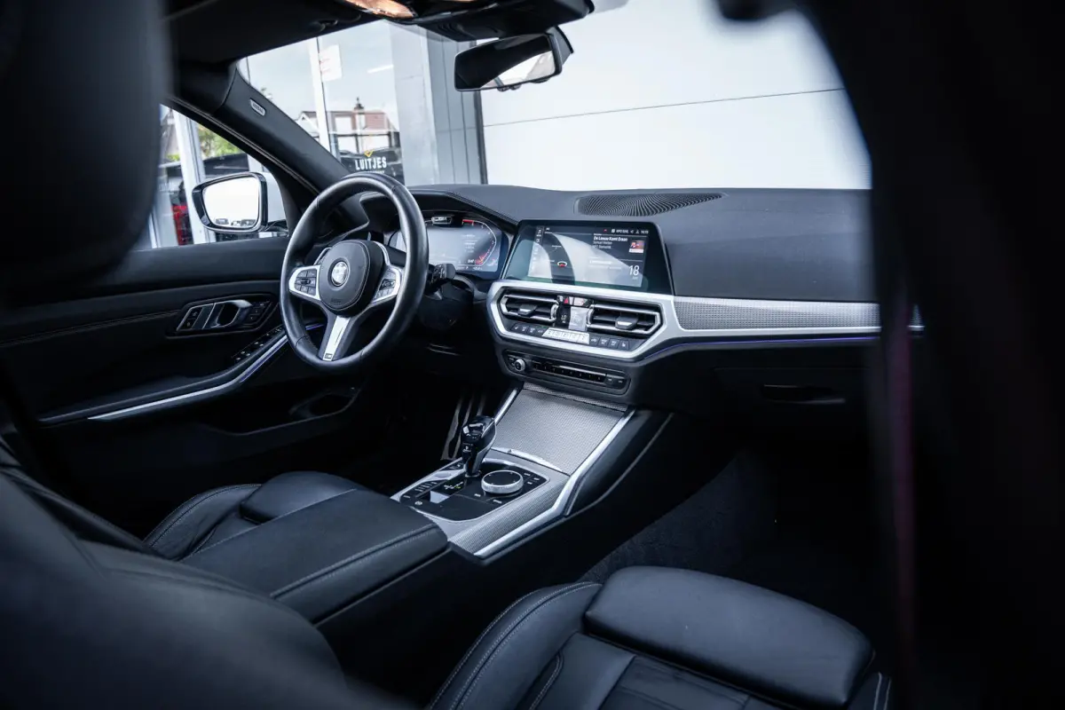 330i 258pk M-Sport Org.NL|Pano|H/K|HuD|360°|Trekhaak|Memory|Laser|Carplay|Elek-A.klep|NAP