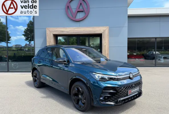 1.5 eHybrid R-Line | Black line | 360 Camera | Trekhaak | Dode hoek | IQ light | Elek. klep | Rijklaar incl. garantie