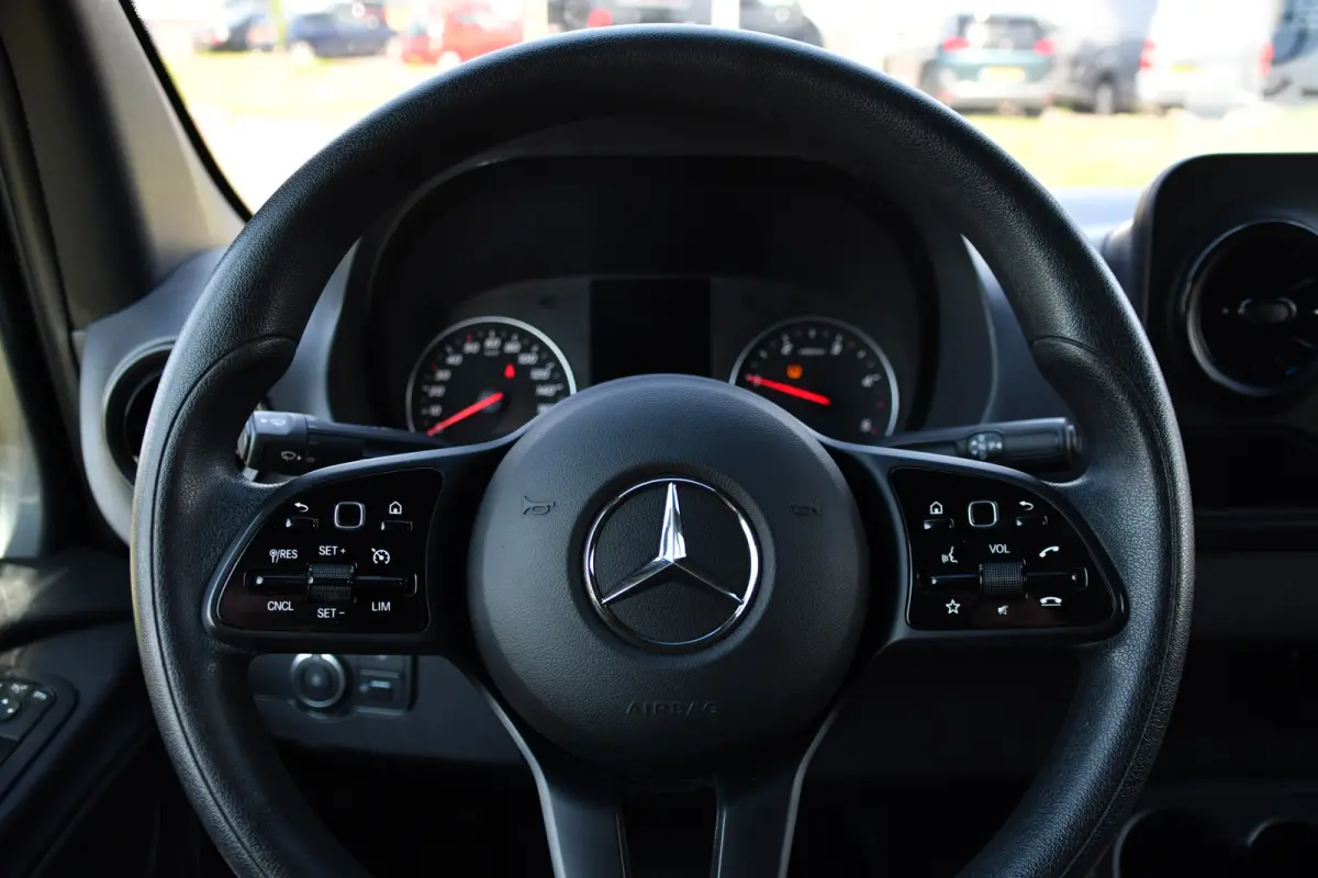 315 1.9 CDI L2H1 RWD PB Edition Camera, Cruise, Carplay, 150pk, Sensoren, Automaat, LED, Multimedia, Airco, Uniek!