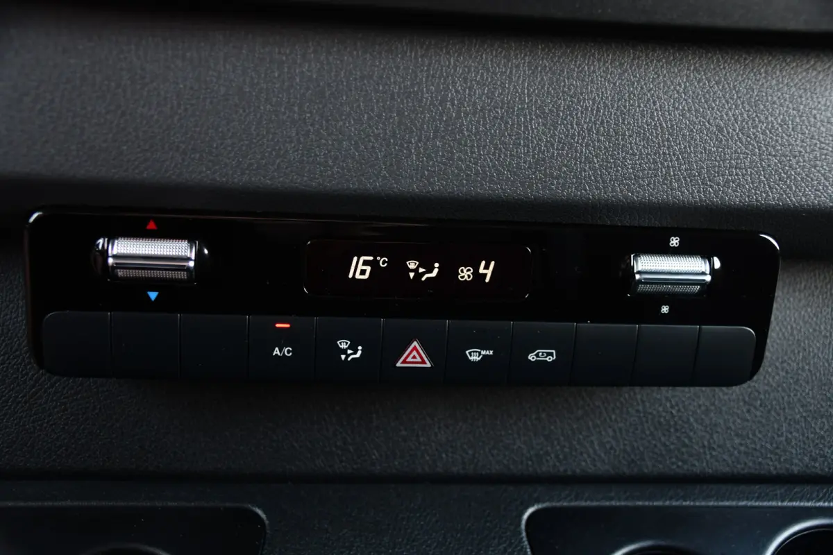 315 1.9 CDI L2H1 RWD PB Edition Camera, Cruise, Carplay, 150pk, Sensoren, Automaat, LED, Multimedia, Airco, Uniek!