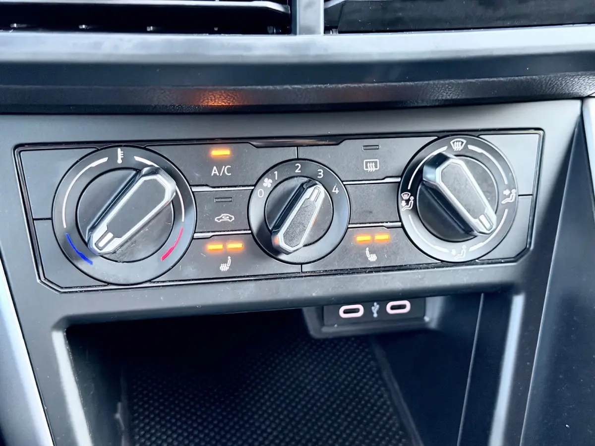 1.0 TSI Life Business Keyless/AppleCarPlay