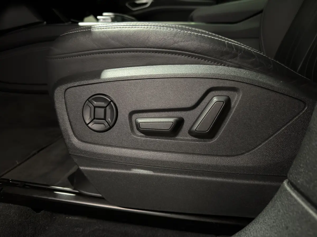55 quattro Business edition Plus 95 kWh | SOH 92,3 % | Leder interieur | Pano dak | Trekhaak