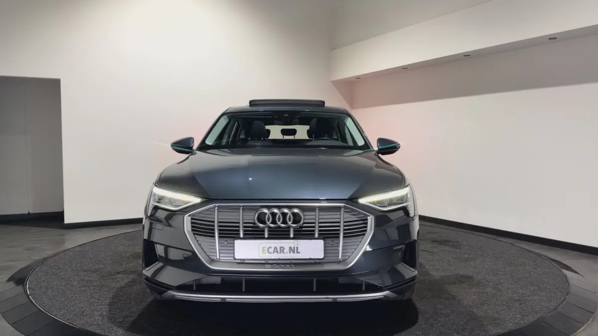 55 quattro Business edition Plus 95 kWh | SOH 92,3 % | Leder interieur | Pano dak | Trekhaak