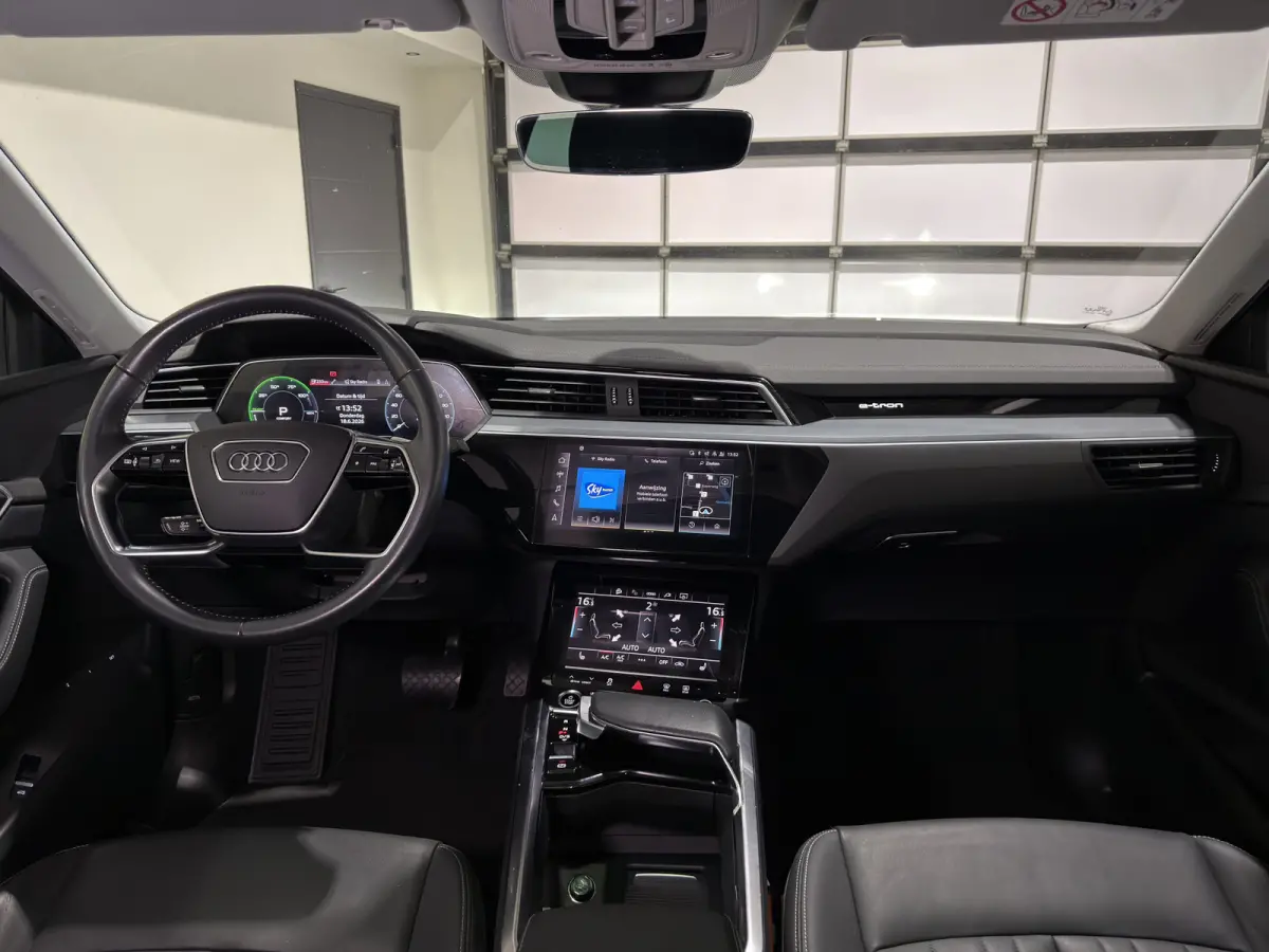 55 quattro Business edition Plus 95 kWh | SOH 92,3 % | Leder interieur | Pano dak | Trekhaak