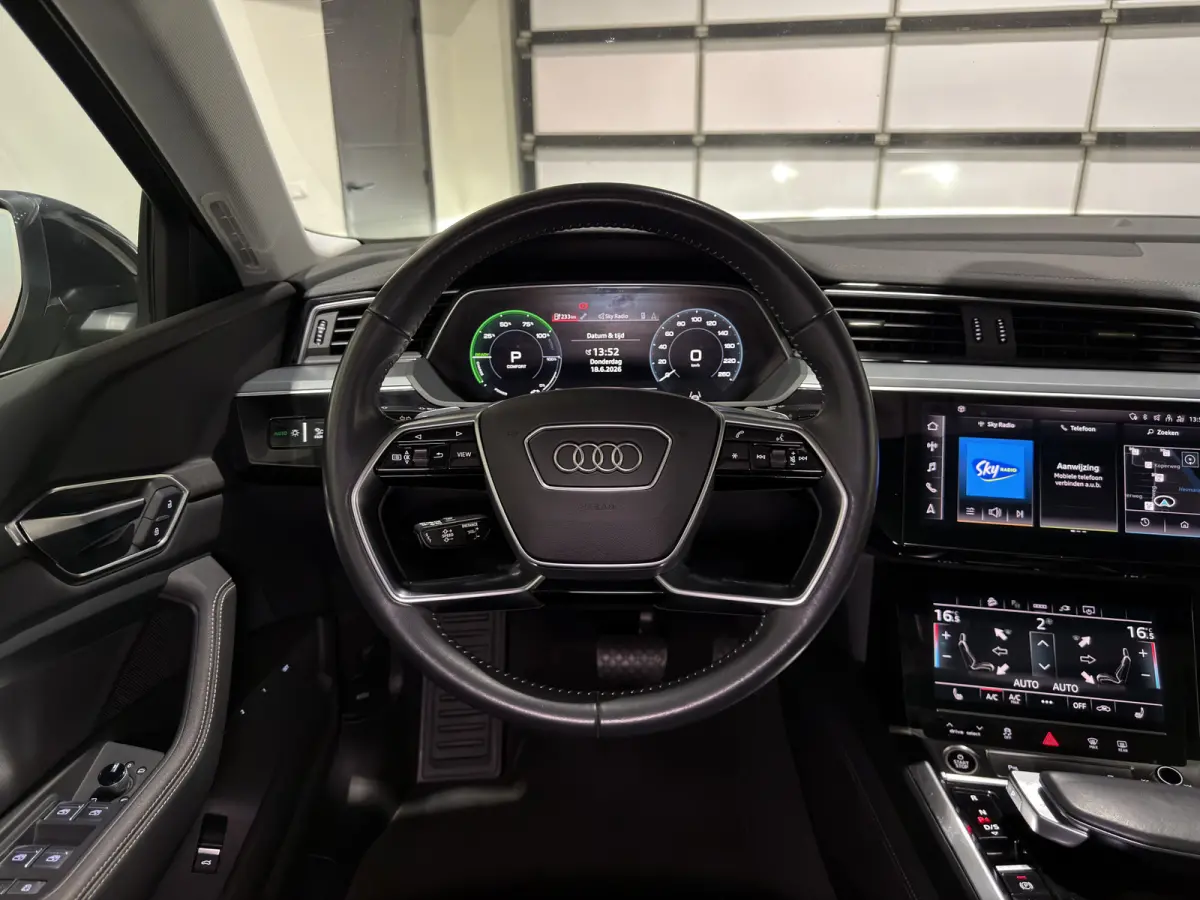 55 quattro Business edition Plus 95 kWh | SOH 92,3 % | Leder interieur | Pano dak | Trekhaak