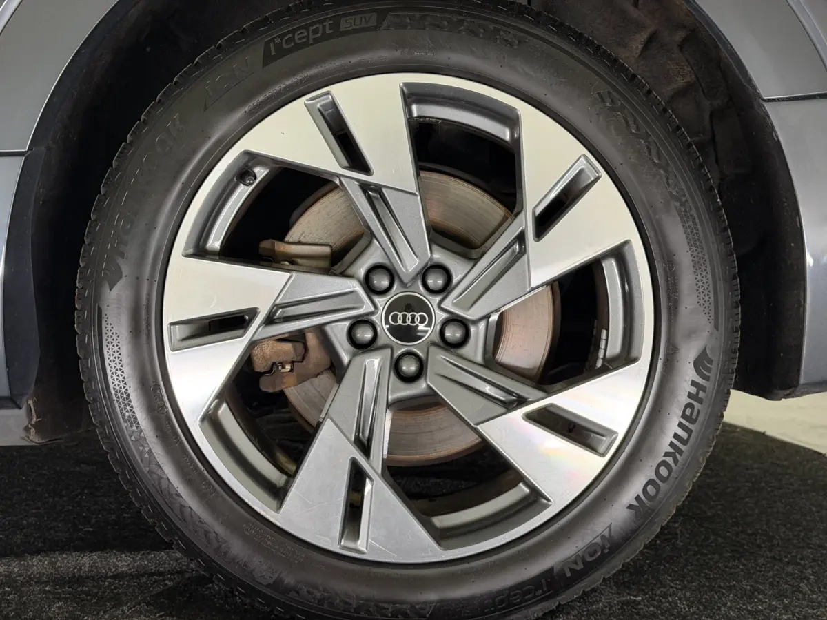55 quattro Business edition Plus 95 kWh | SOH 92,3 % | Leder interieur | Pano dak | Trekhaak